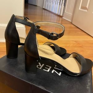 NEW Naturalizer Vera sandals